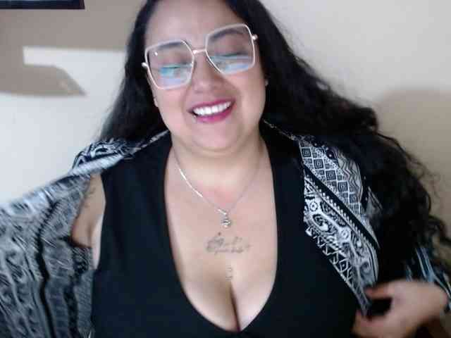 AvaCurvy webcam
