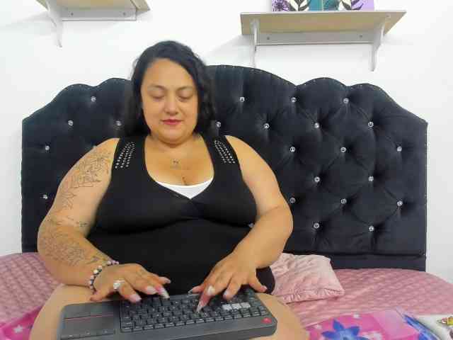 AvaCurvy webcam