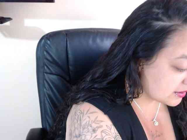 AvaCurvy webcam