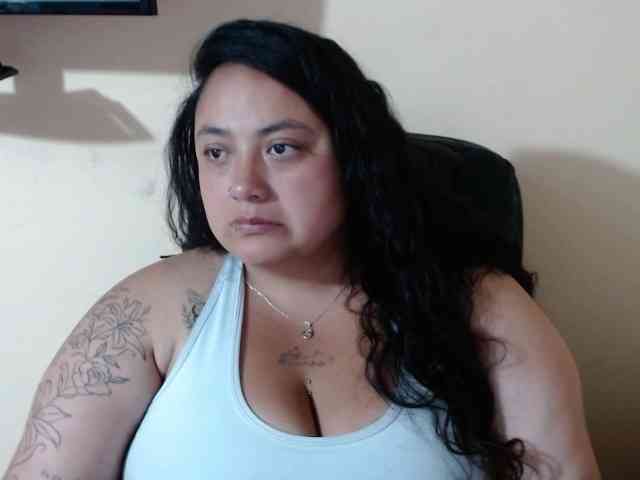 AvaCurvy webcam