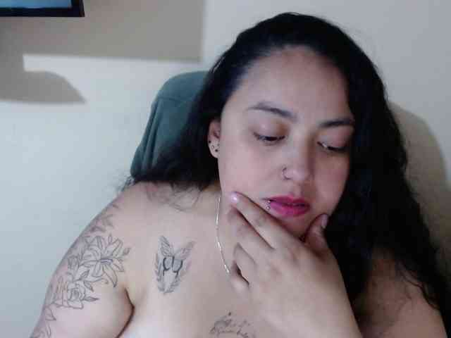 AvaCurvy webcam