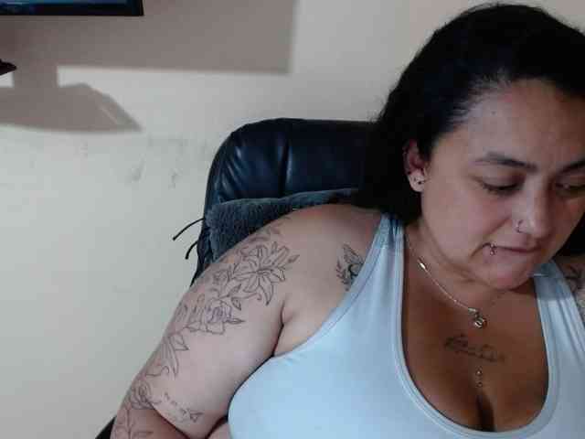 AvaCurvy webcam