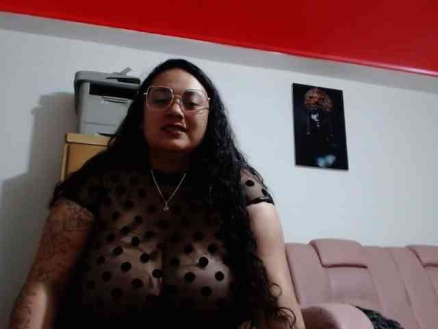 AvaCurvy webcam