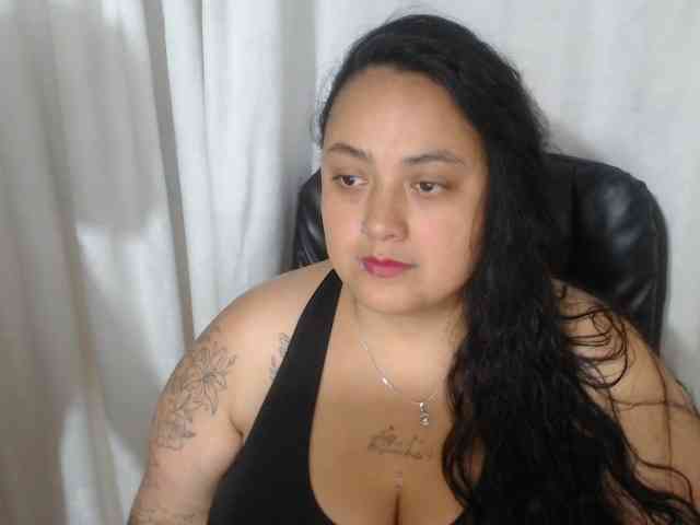 AvaCurvy webcam