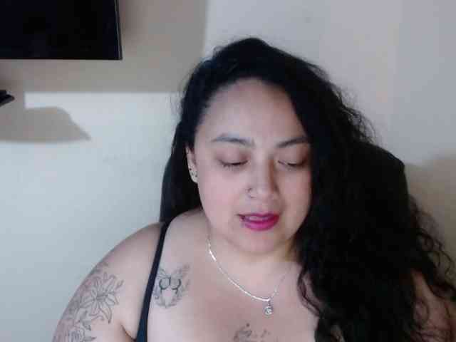AvaCurvy webcam