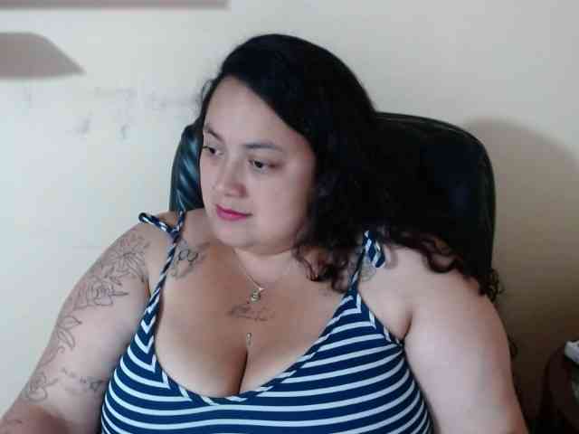AvaCurvy webcam