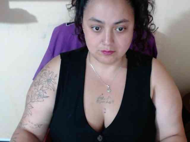 AvaCurvy webcam