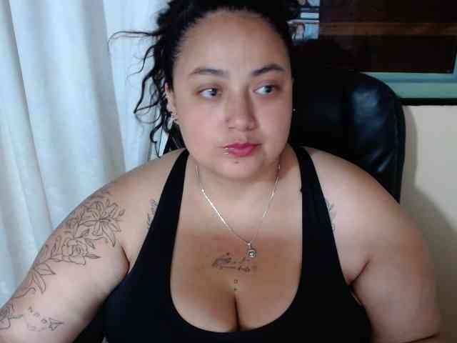 AvaCurvy webcam