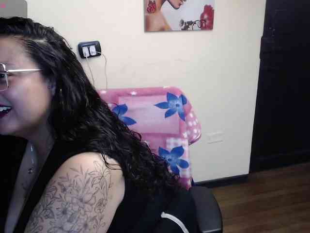 AvaCurvy webcam