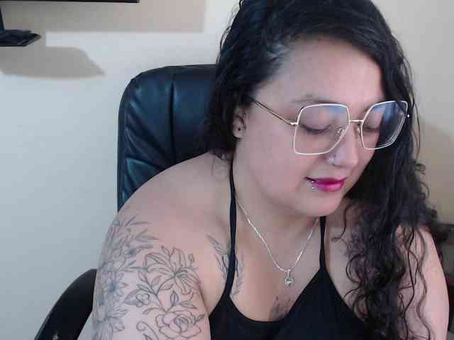 AvaCurvy webcam