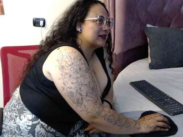 AvaCurvy webcam