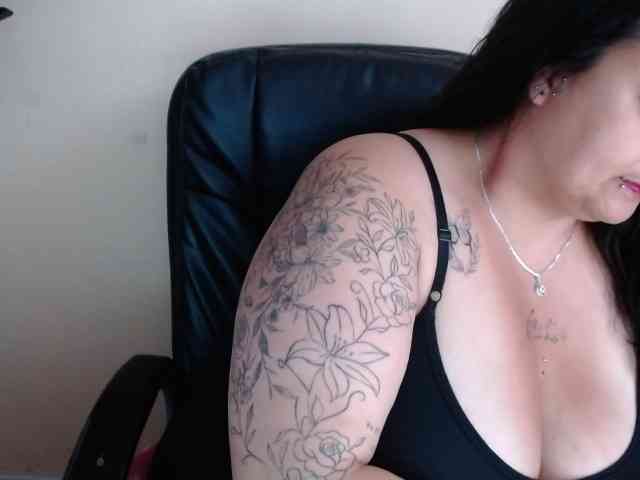 AvaCurvy webcam