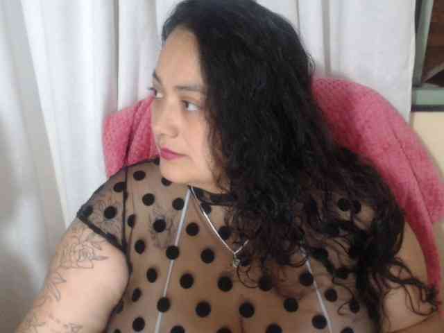 AvaCurvy webcam