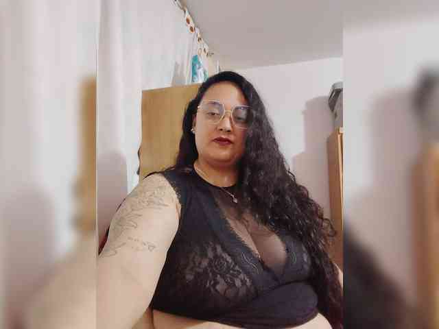 AvaCurvy webcam