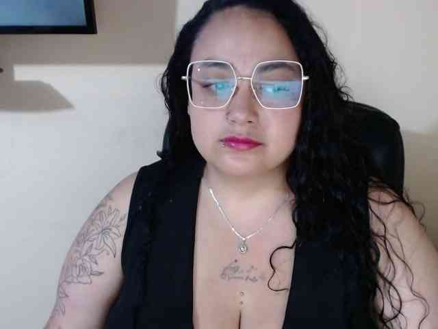 AvaCurvy webcam