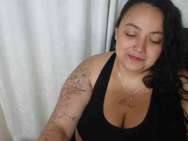 AvaCurvy webcam