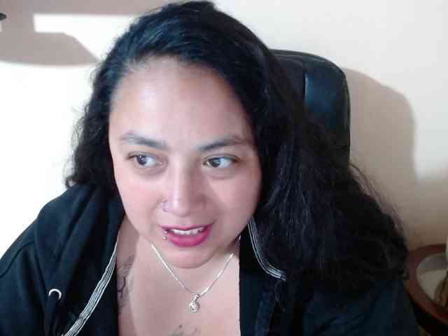 AvaCurvy webcam