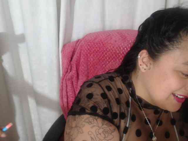 AvaCurvy webcam