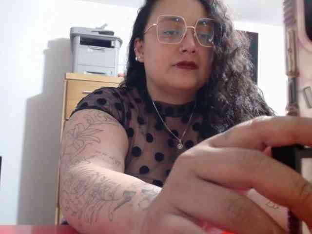 AvaCurvy webcam
