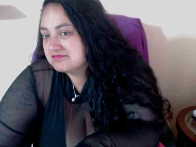 AvaCurvy webcam