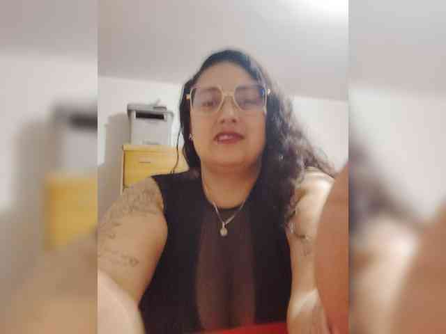 AvaCurvy webcam