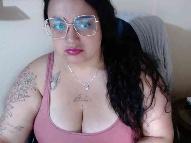 AvaCurvy webcam