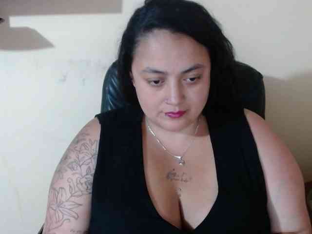 AvaCurvy webcam
