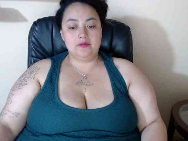 AvaCurvy webcam