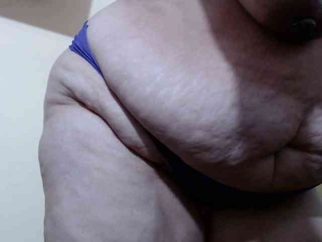 AvaCurvy webcam
