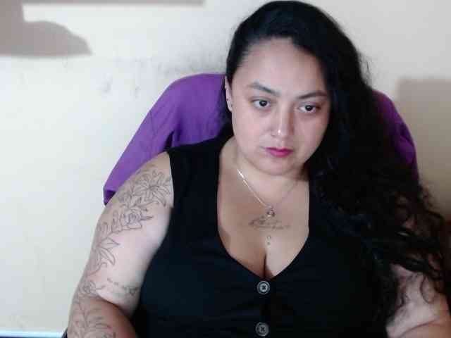 AvaCurvy webcam