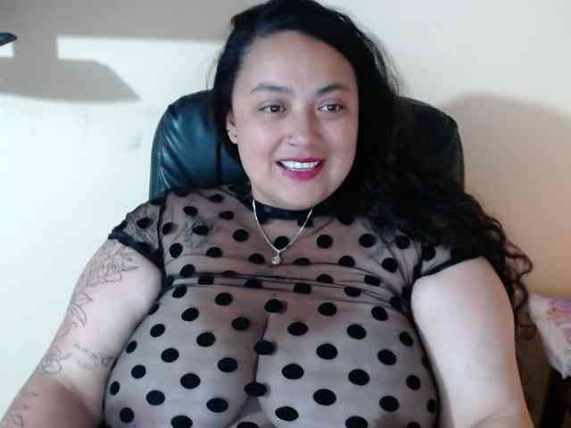 AvaCurvy webcam