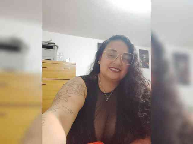 AvaCurvy webcam