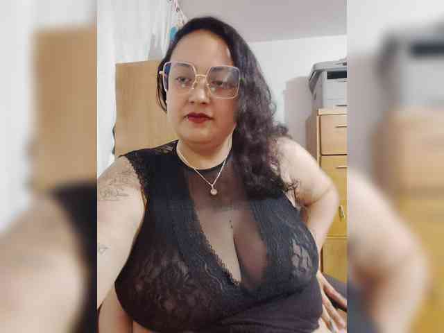 AvaCurvy webcam