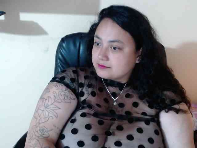 AvaCurvy webcam