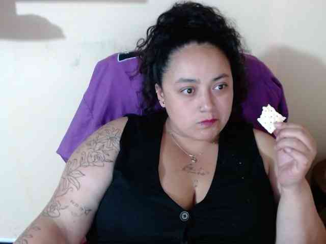 AvaCurvy webcam