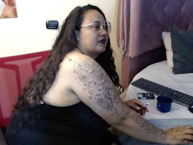 AvaCurvy webcam