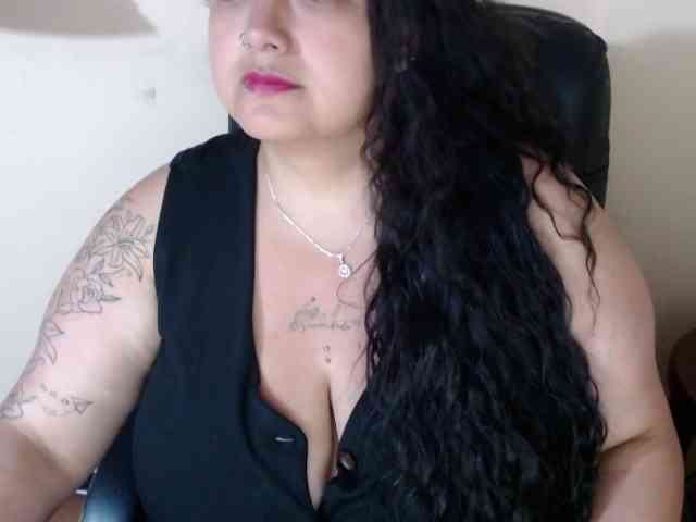 AvaCurvy webcam