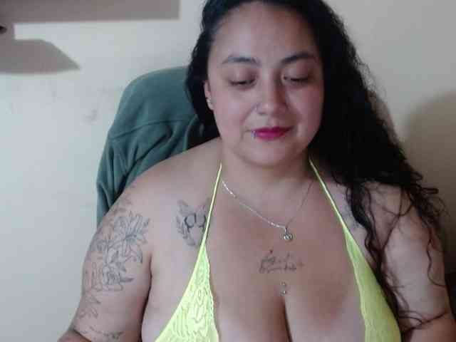 AvaCurvy webcam
