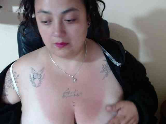 AvaCurvy webcam