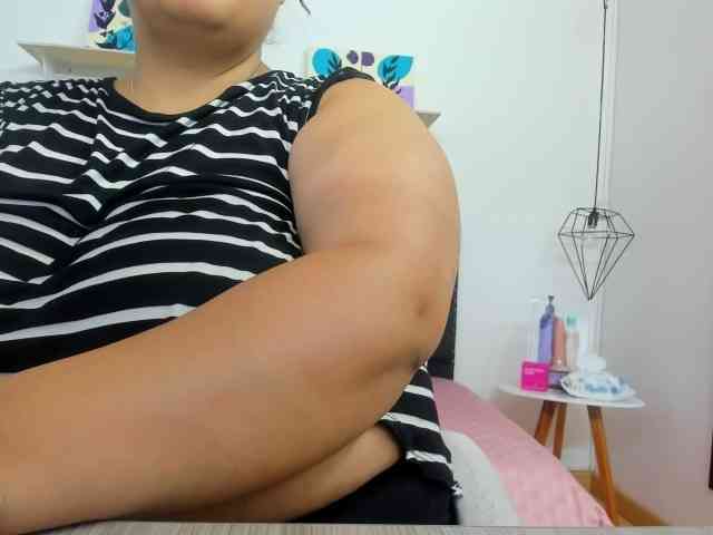 AvaCurvy webcam