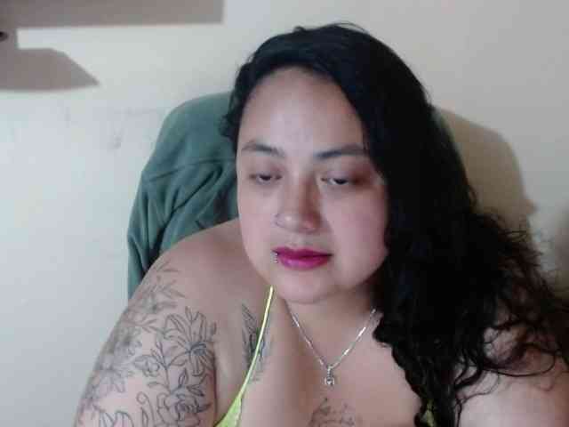 AvaCurvy webcam