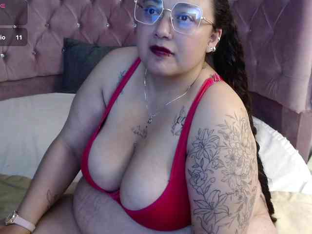 AvaCurvy webcam