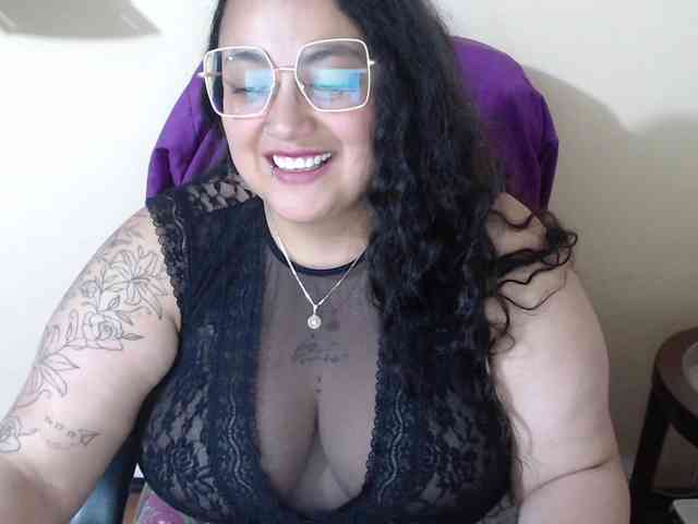 AvaCurvy webcam