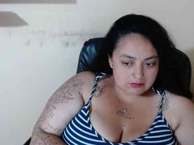 AvaCurvy webcam