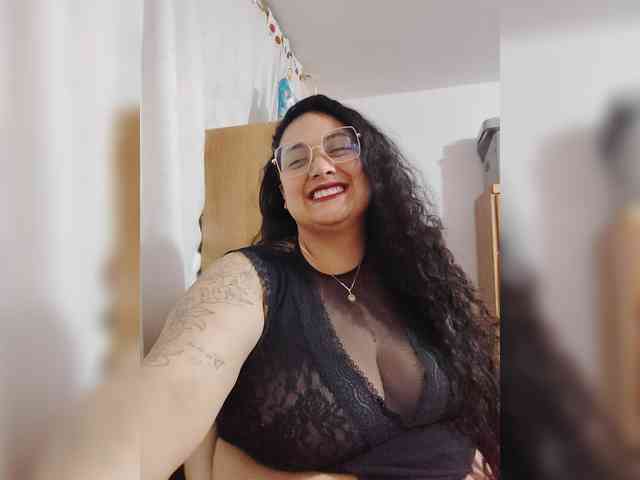 AvaCurvy webcam