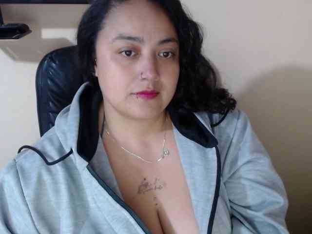 AvaCurvy webcam
