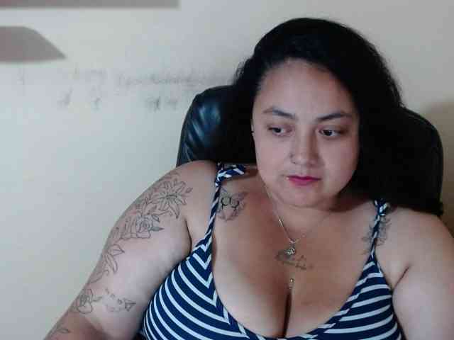 AvaCurvy webcam