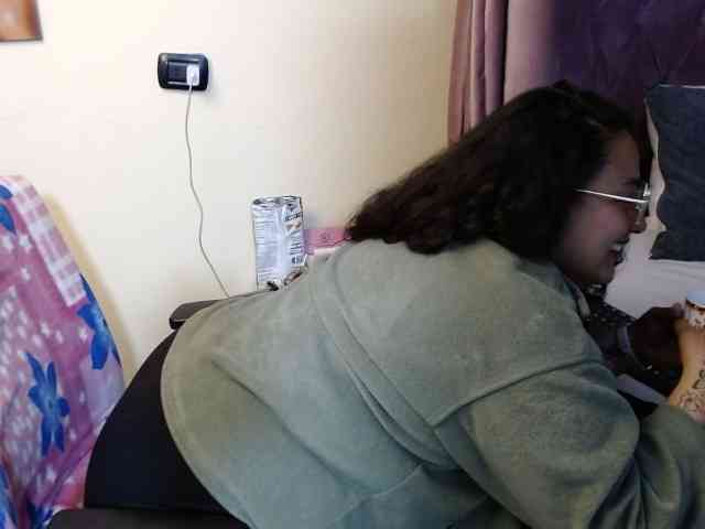AvaCurvy webcam