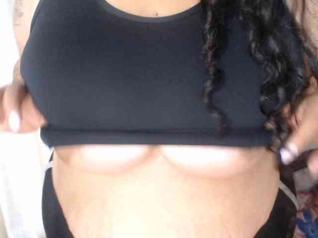 AvaCurvy webcam
