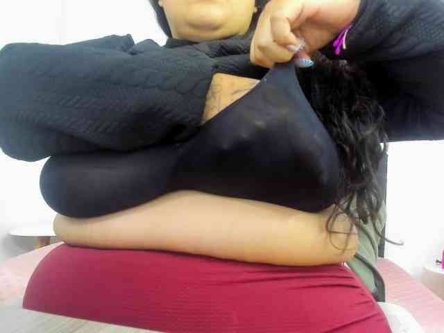 AvaCurvy webcam